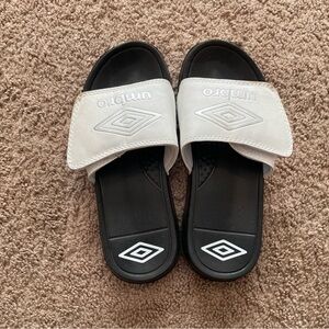 Boys white Umbro slides. Size 13.
